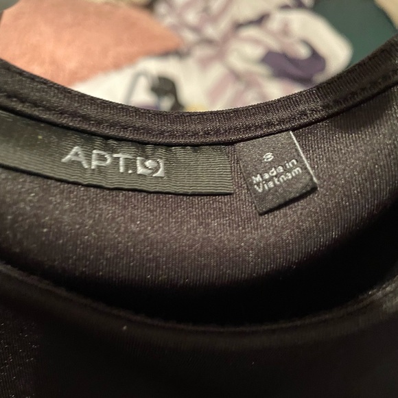 black and white pencil dress with flare on end - Picture 3 of 3